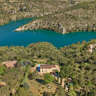 Dronebeeld van Le Nid du Loriot en Lac d'Esparron